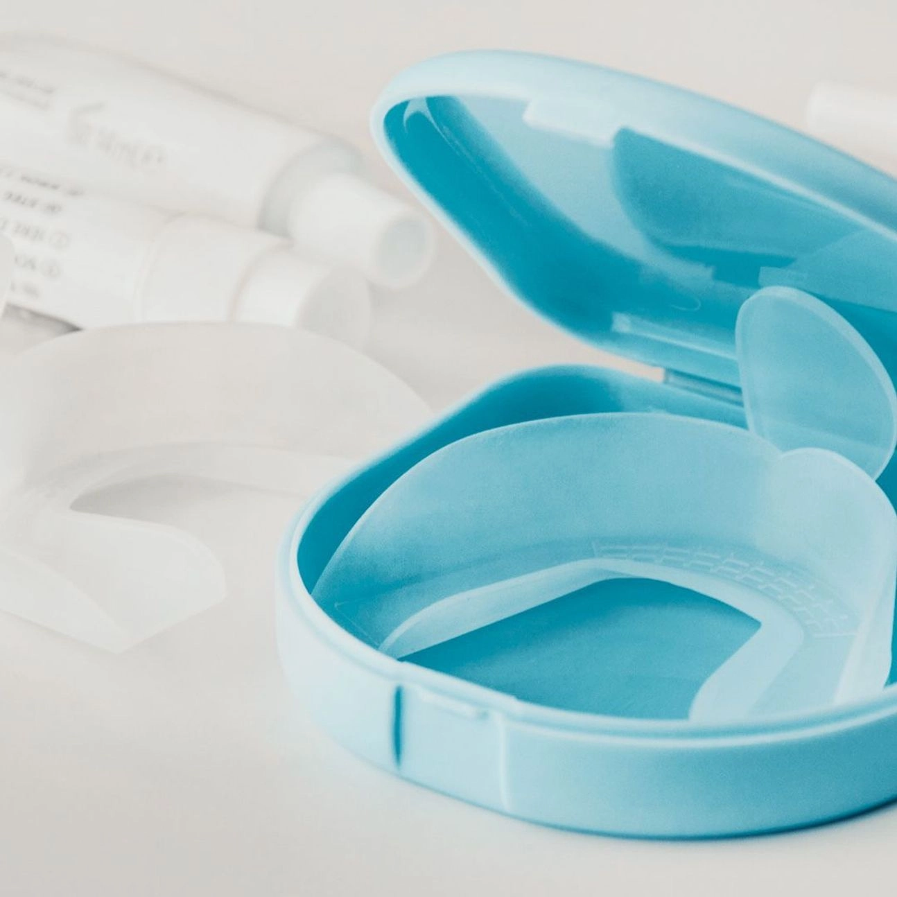 An image of a teeth whitening kit